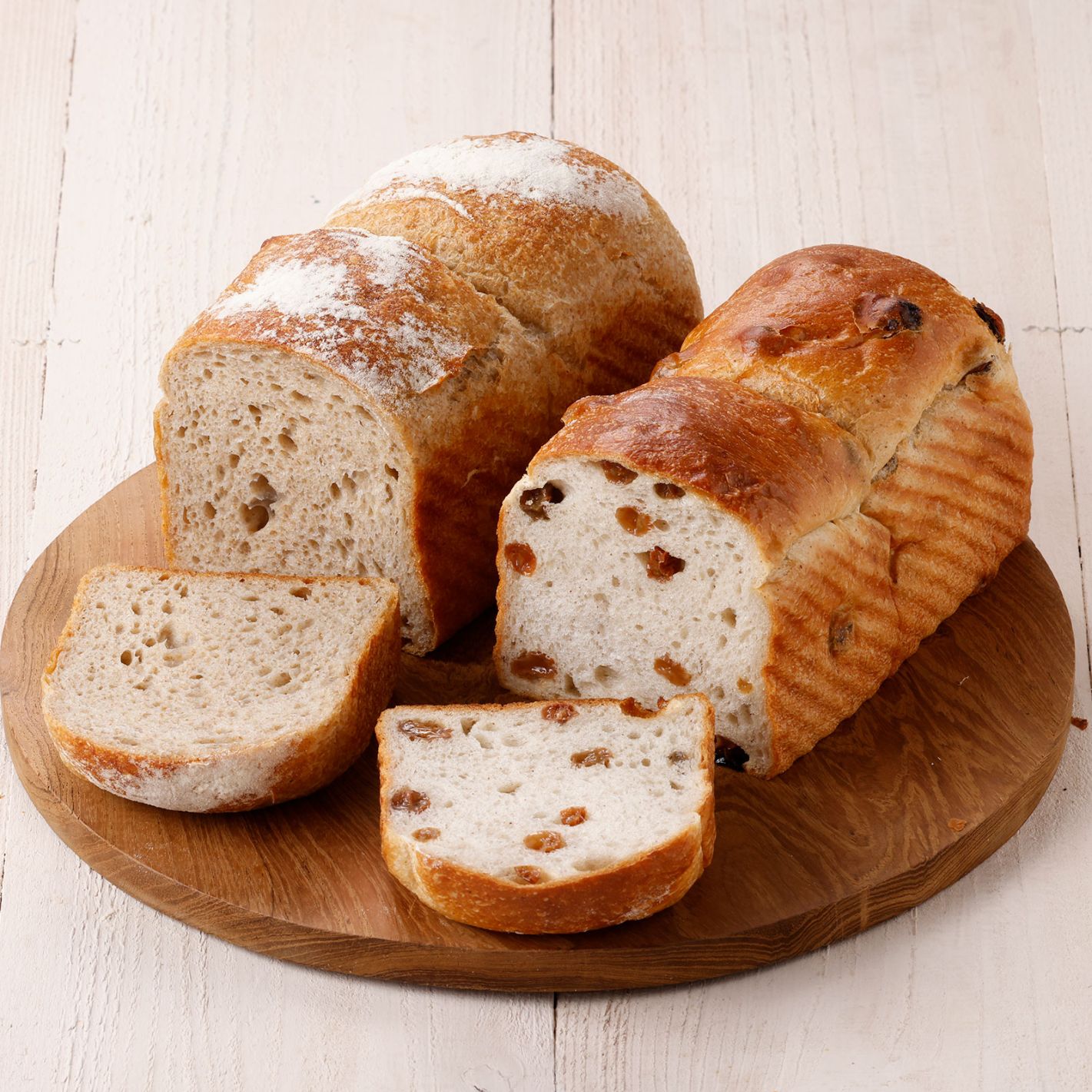 有機シナモンが香るぶどう食パンと 小麦本来の旨みが活きた全粒粉食パン