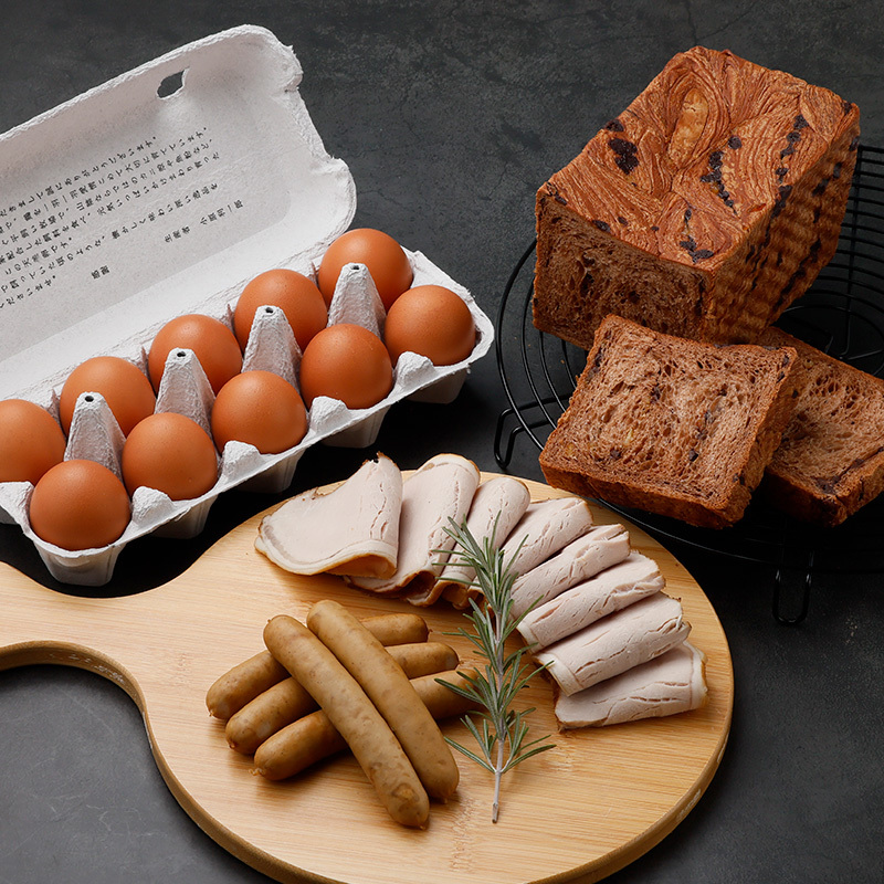 冬季限定のショコラデニッシュに牧場自慢の燻製商品や天美卵を詰め合わせ。