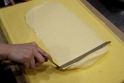 鳥取県産バターと天美卵の卵黄で仕立てたバタークリーム