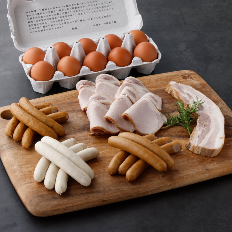 天美卵と、牧場自慢の燻製商品をたっぷり詰め合わせ♪