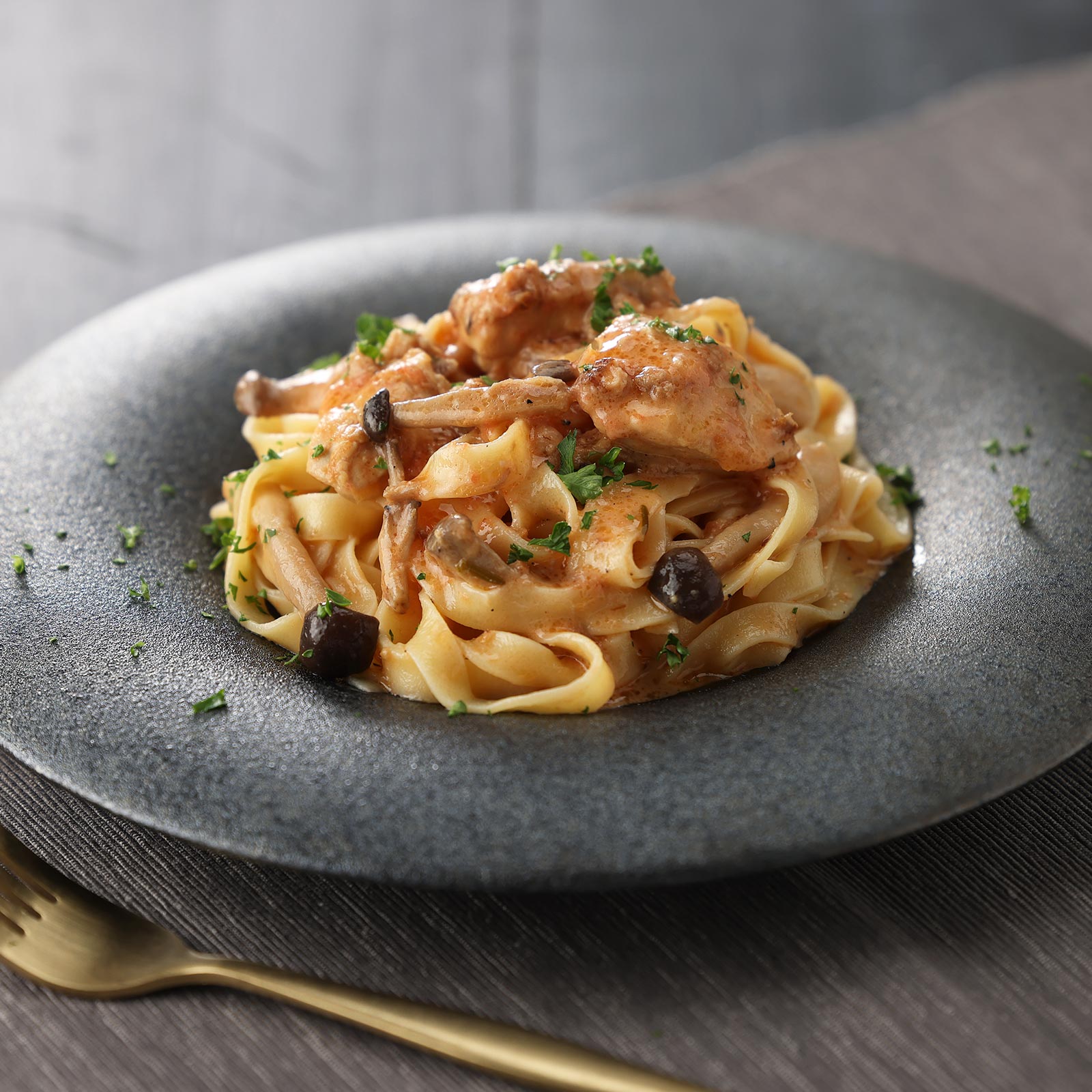 鹿野地鶏のトマトクリームパスタ(2食入)