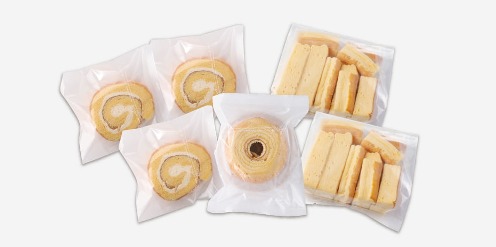 切り落としのロールケーキ、パンケーキのケーキ、バウムクーヘンを詰め合わせ