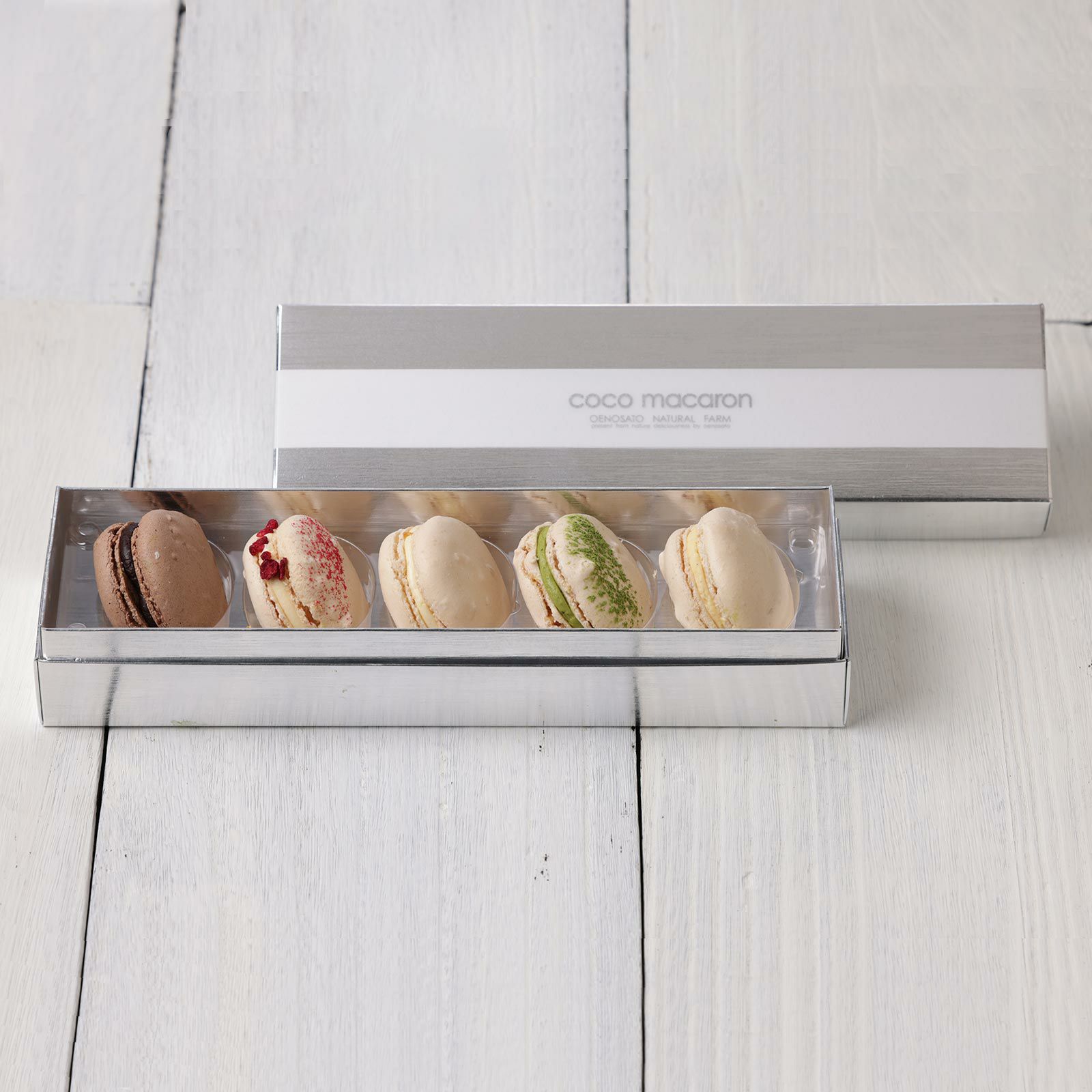 専用パッケージ入りのマカロンはプレゼントにもおすすめ