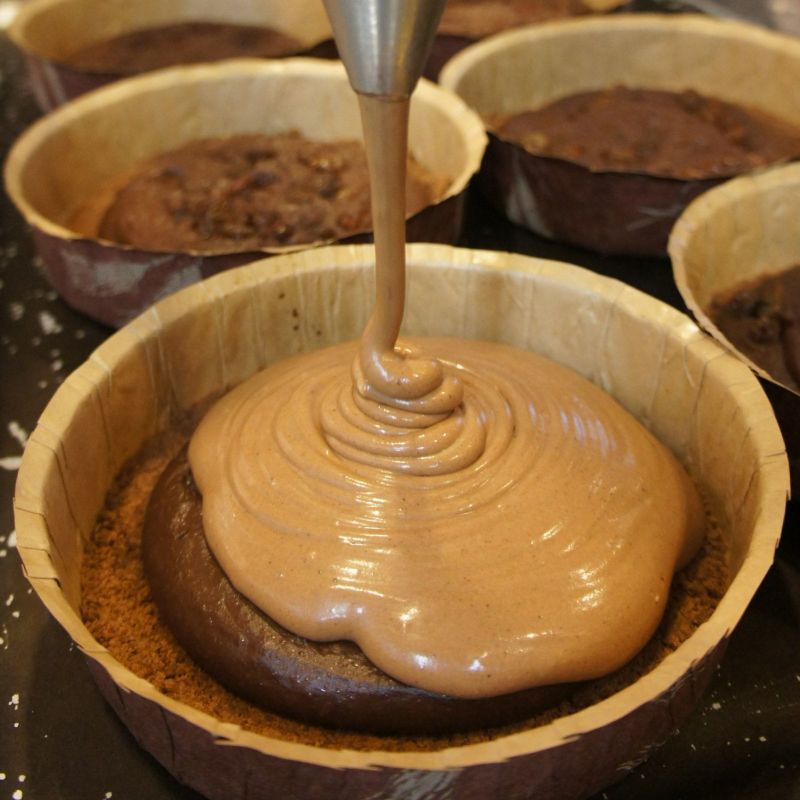 ショコラフロマージュ_カスタードの上にショコラ生地を流して焼き上げた二層仕立てのチーズケーキ