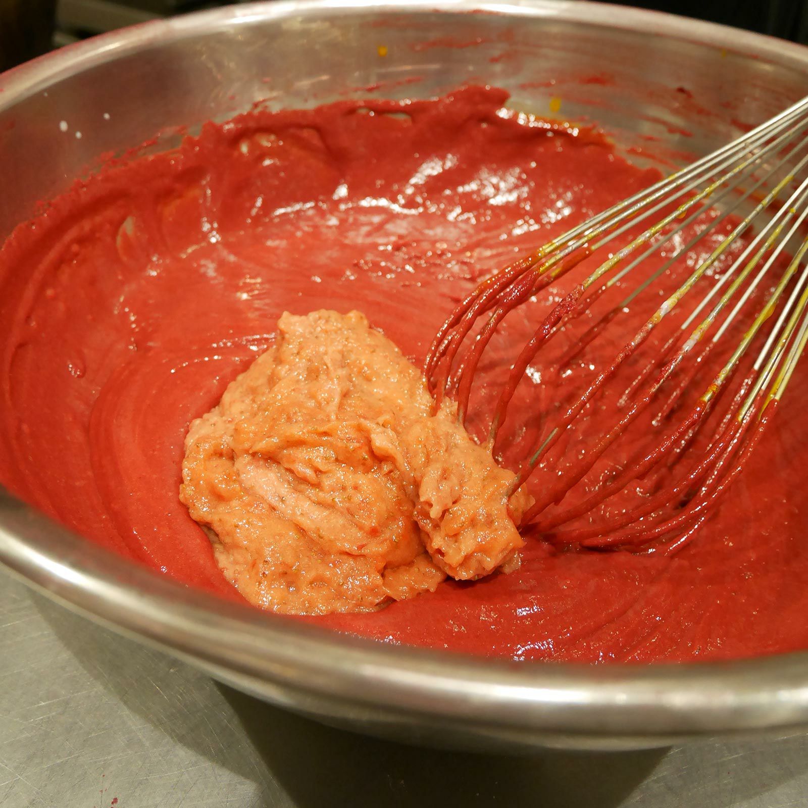 鳥取県産の苺を練り込んだ生地_春摘み苺バウム