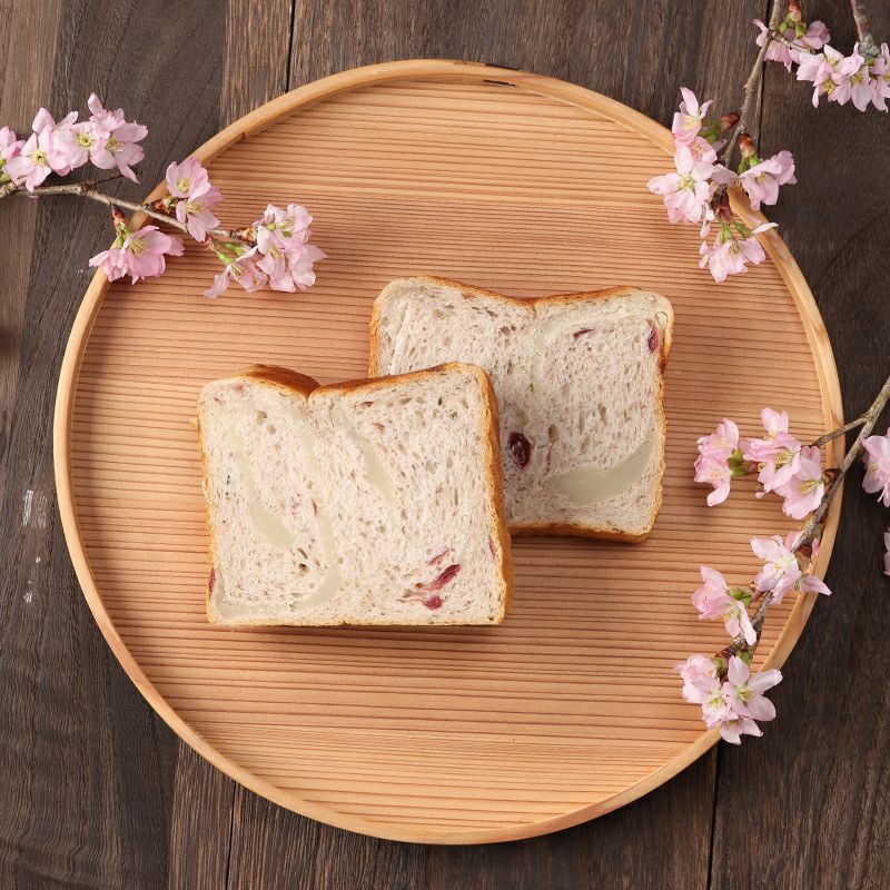 桜の白あん食パン