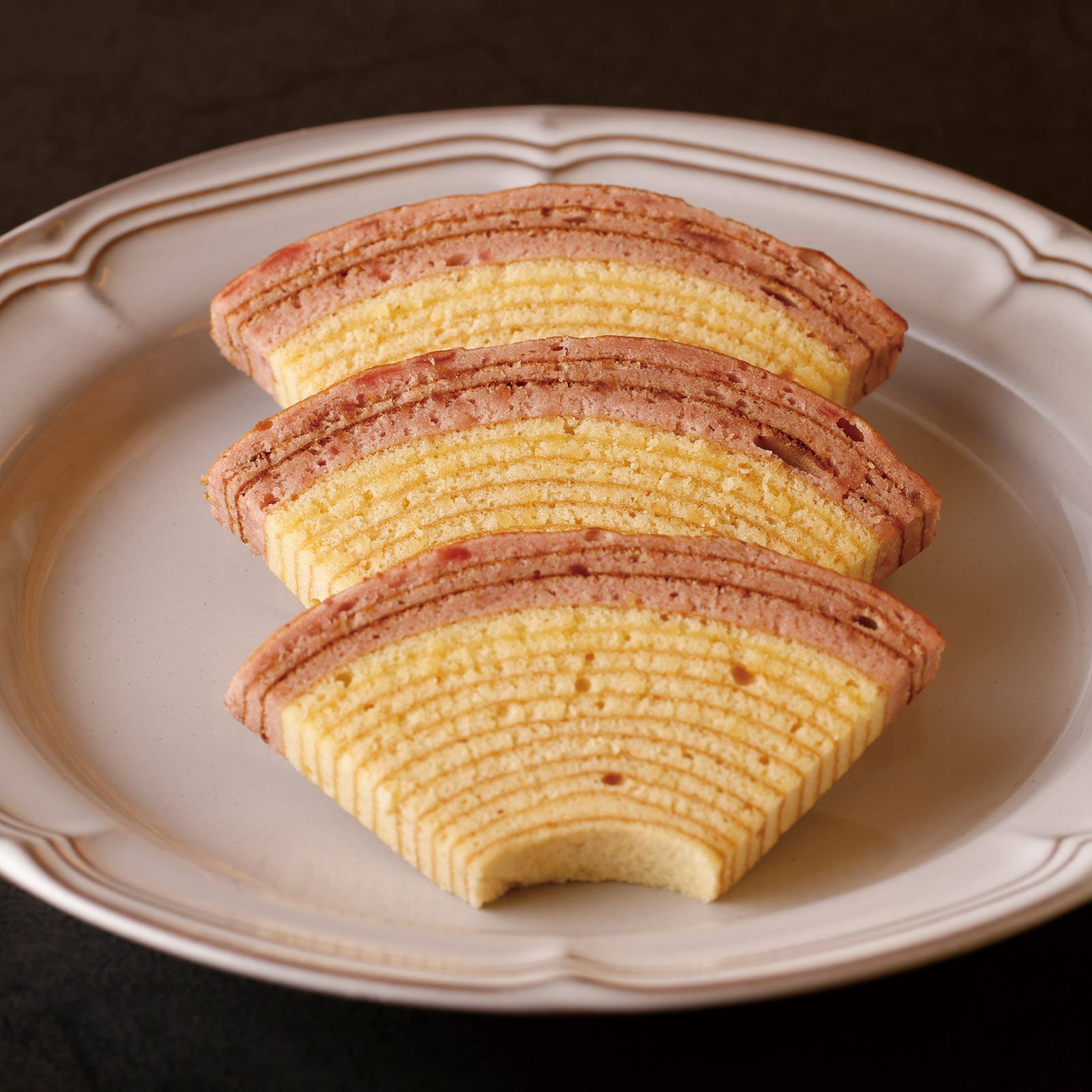 カット苺バウム_春の焼き菓子バラエティセット